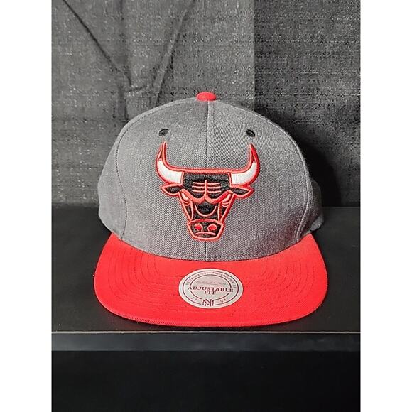 Mitchell & Ness Other - Mitchell Ness Chicago Bulls Charcoal Red Core Basic NBA Snapback Hat New Gray